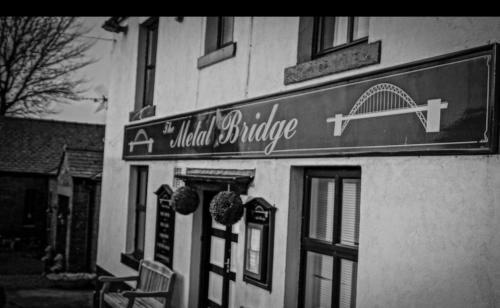 Posada The Metal Bridge Inn