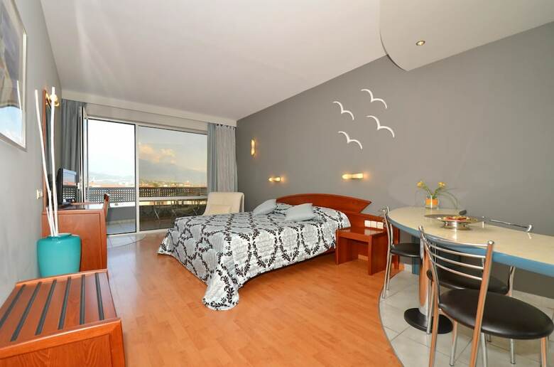 Hotel Evilion Sea And Sun