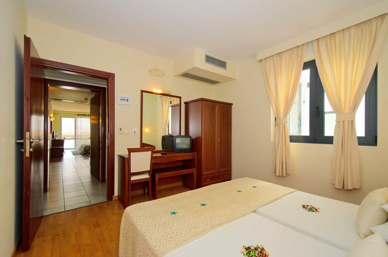 Hotel Evilion Sea And Sun