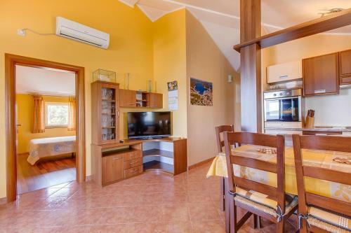 Apartment Nerezine 11815b