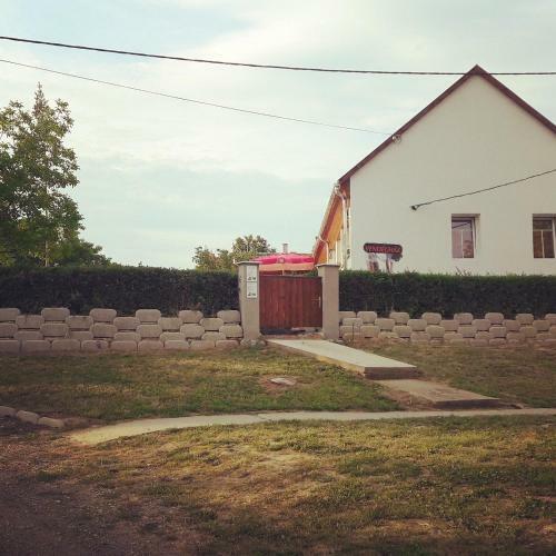 Hostal Vend�gh�z Kar�d