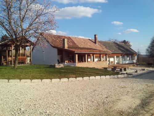 Hostal Vend�gh�z Kar�d