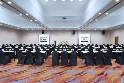 Hotel Neo+waru-sidoarjo By Aston