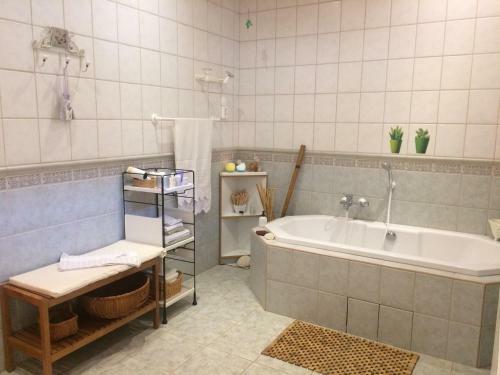 Hostal Nora Porta