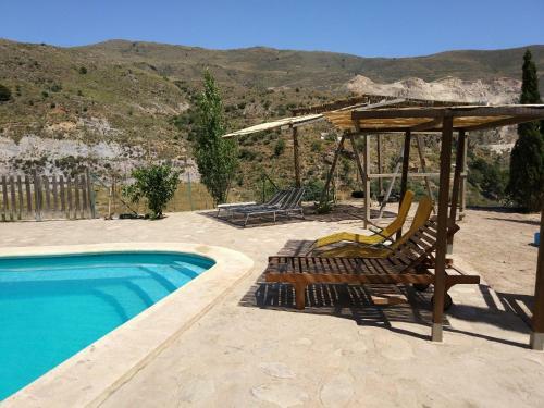 Casa Florida Con Piscina Compartida