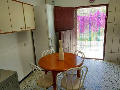 Casa Florida Con Piscina Compartida