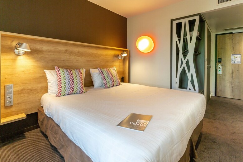 Hotel Campanile Laval Nord