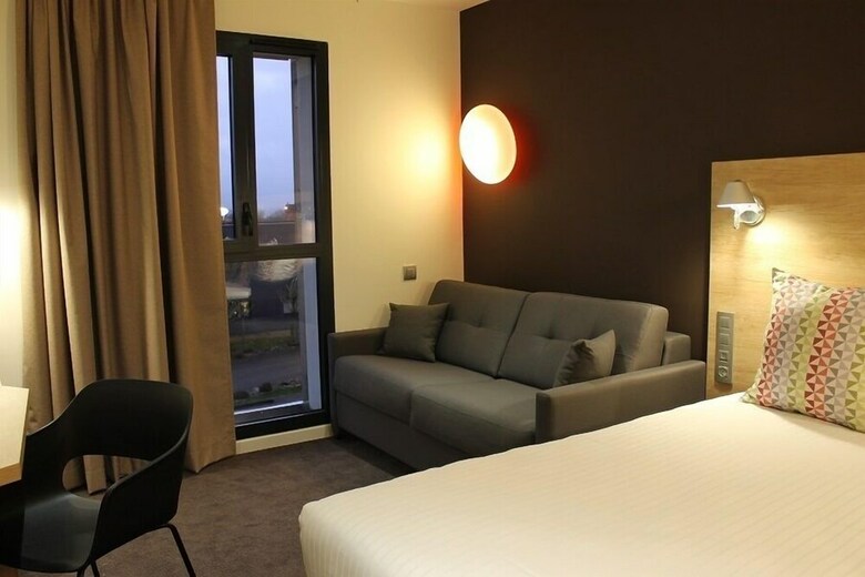 Hotel Campanile Laval Nord