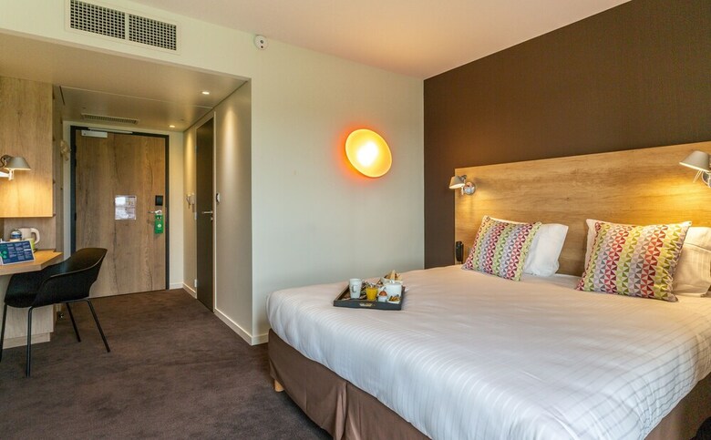 Hotel Campanile Laval Nord