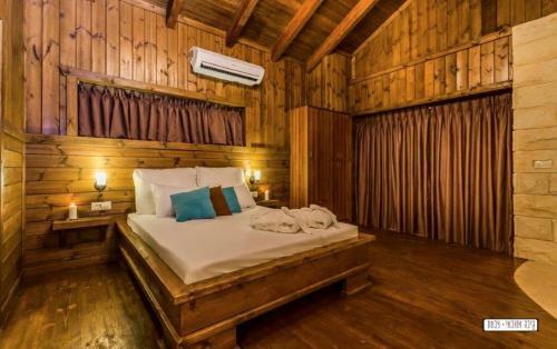 Gilad Cabins