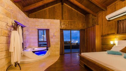Gilad Cabins