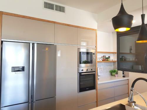 3 Bedrooms Luxury Apartment With Parking In Tlv