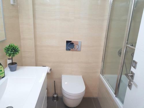 3 Bedrooms Luxury Apartment With Parking In Tlv