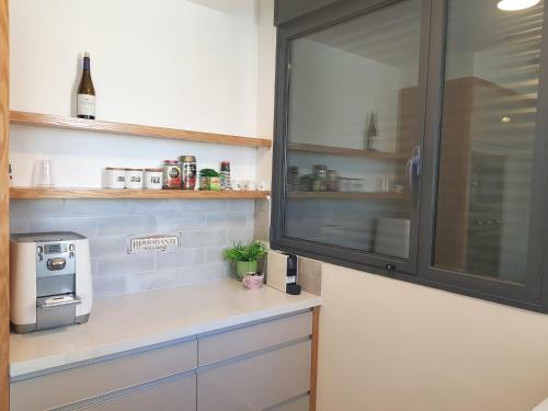 3 Bedrooms Luxury Apartment With Parking In Tlv
