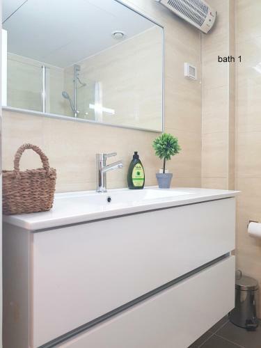 3 Bedrooms Luxury Apartment With Parking In Tlv