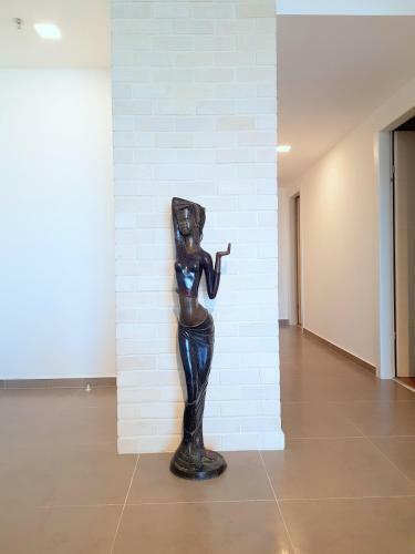3 Bedrooms Luxury Apartment With Parking In Tlv