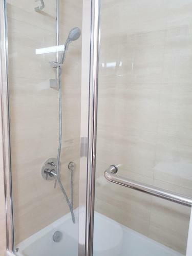 3 Bedrooms Luxury Apartment With Parking In Tlv