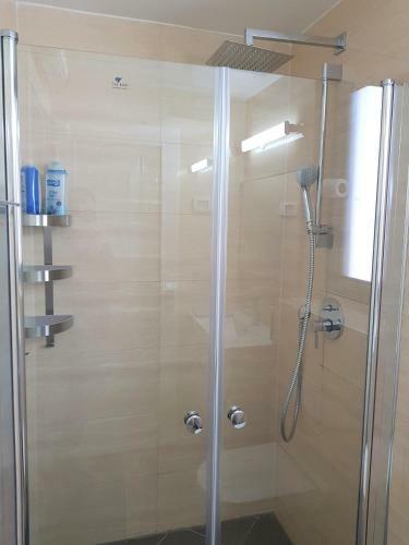 3 Bedrooms Luxury Apartment With Parking In Tlv