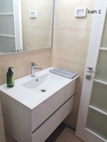 3 Bedrooms Luxury Apartment With Parking In Tlv
