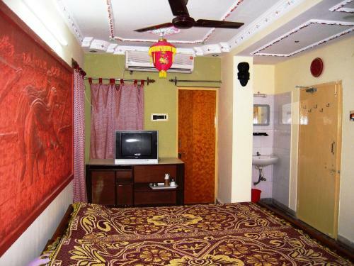 Hostal Rater Tara Diner Rabi Guest House