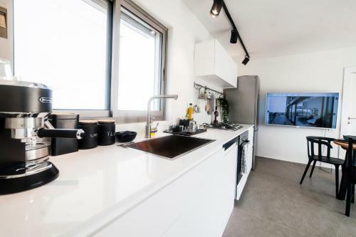 A Luxury 2 Apartments Geola Beach