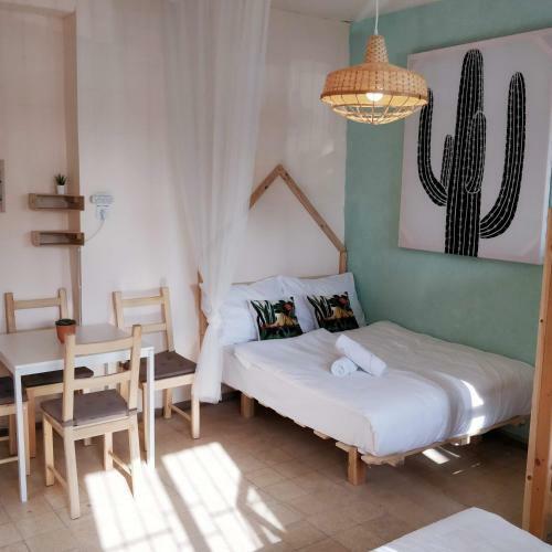 Hostal 1000nights Guest House - Near The Beach