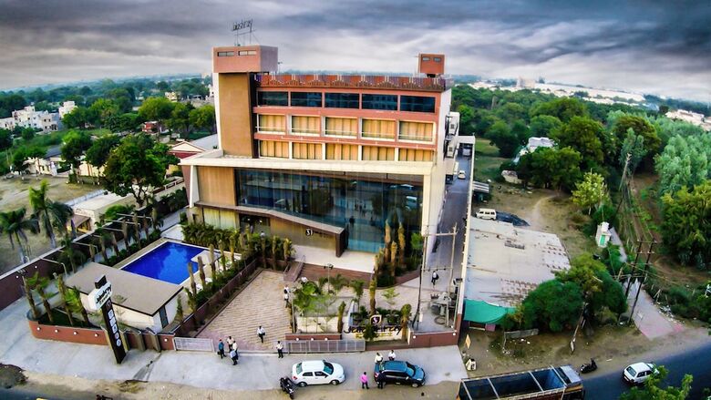 Hotel Jalashray Resort