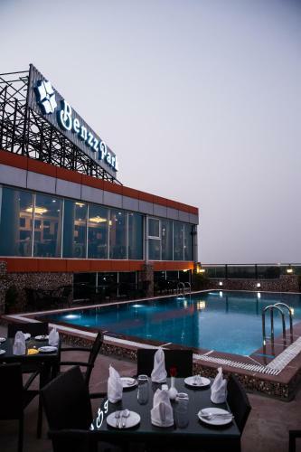 Hotel Benzz Park