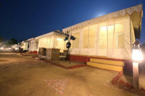 Hotel Chokhi Dhani Desert Camp