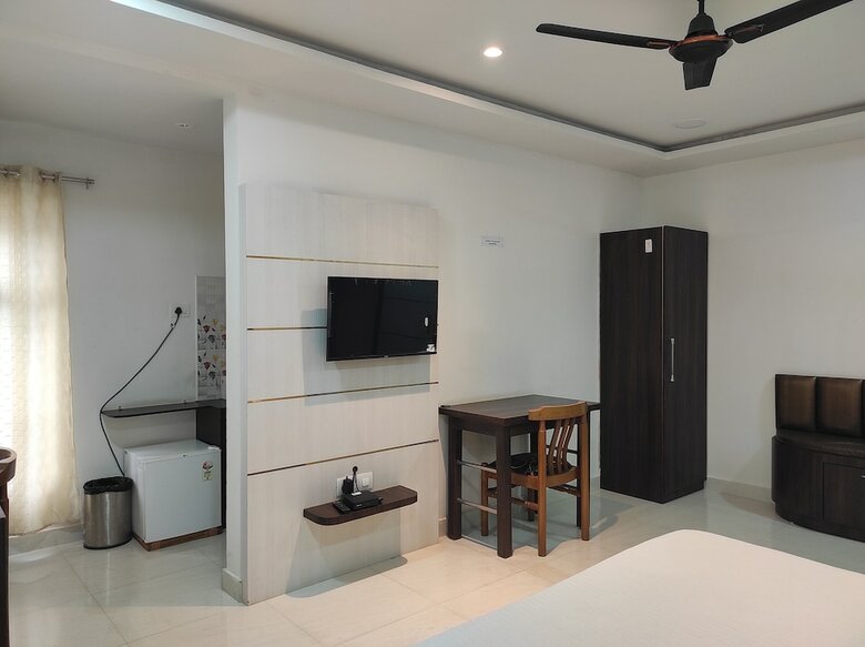 Hotel Indira Lodge