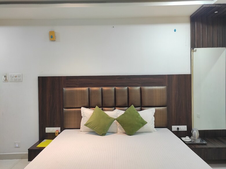 Hotel Indira Lodge