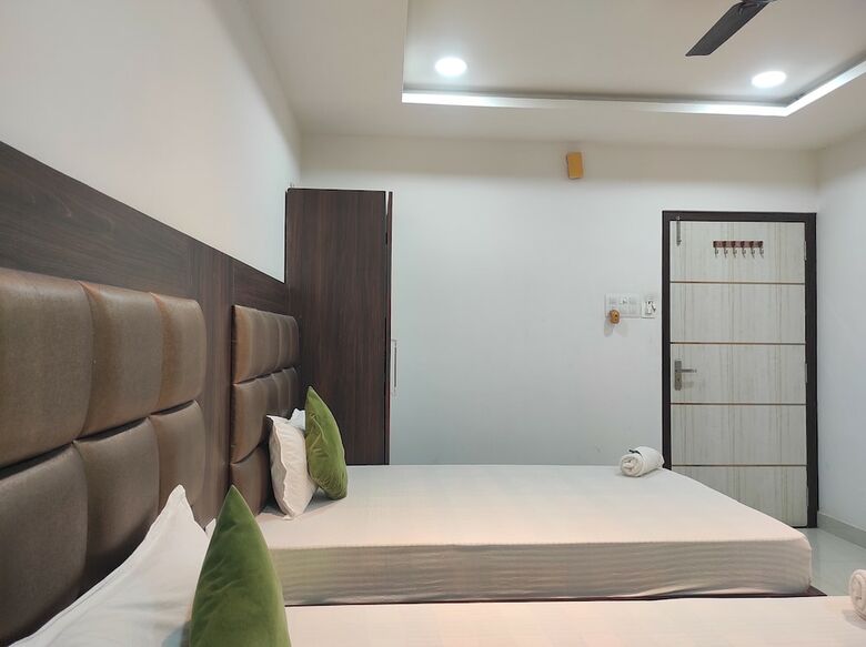Hotel Indira Lodge