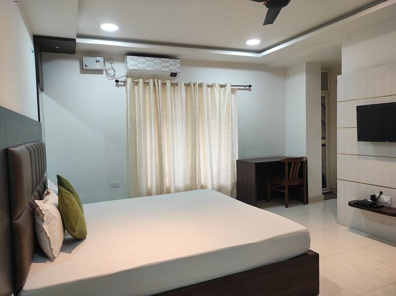 Hotel Indira Lodge