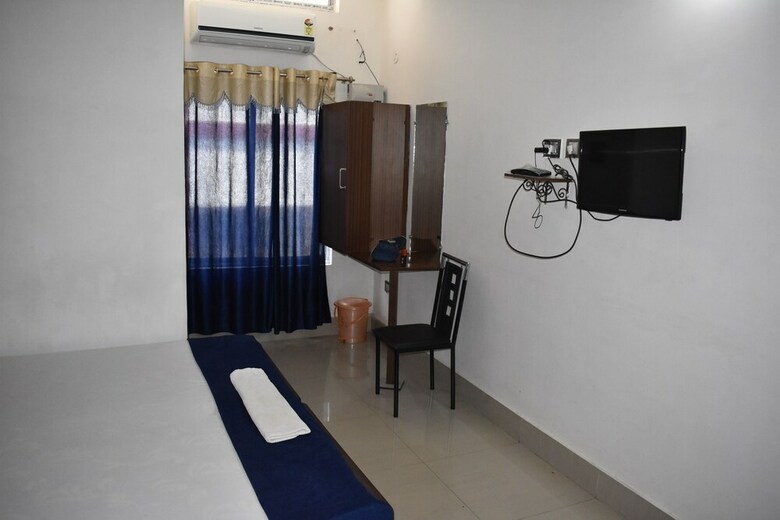 Hotel Indira Lodge