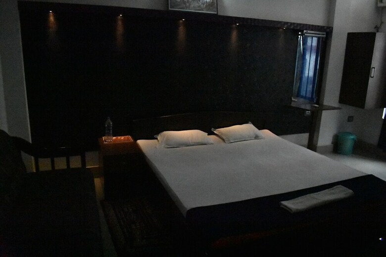 Hotel Indira Lodge