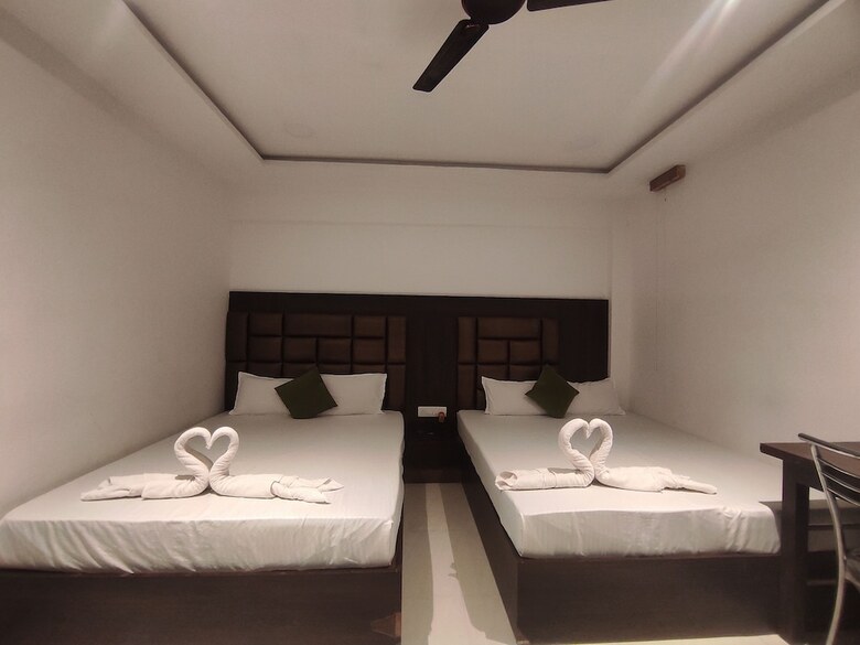 Hotel Indira Lodge