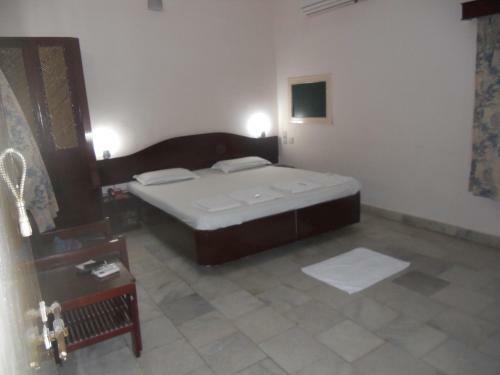 Hotel Sadhabishegam