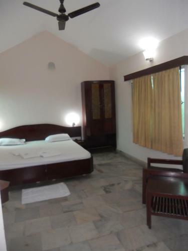 Hotel Sadhabishegam