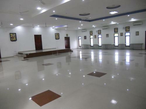 Hotel Sadhabishegam