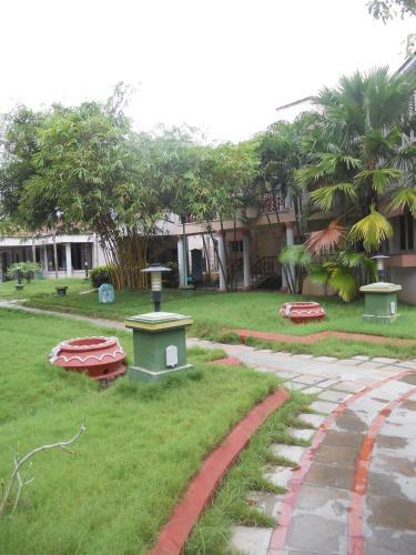 Hotel Sadhabishegam