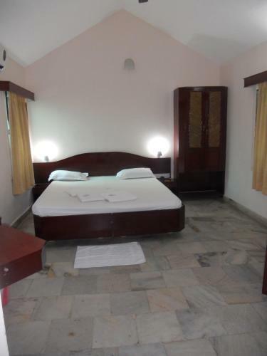 Hotel Sadhabishegam