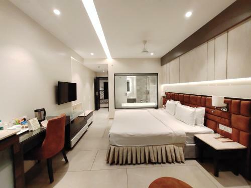 Hotel The Flora Grand
