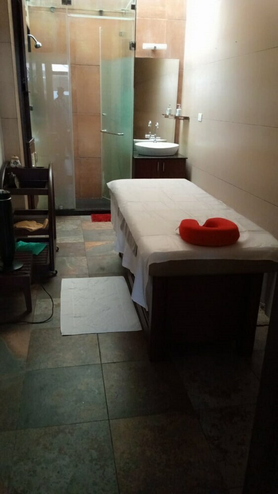 Hotel Norwood Green