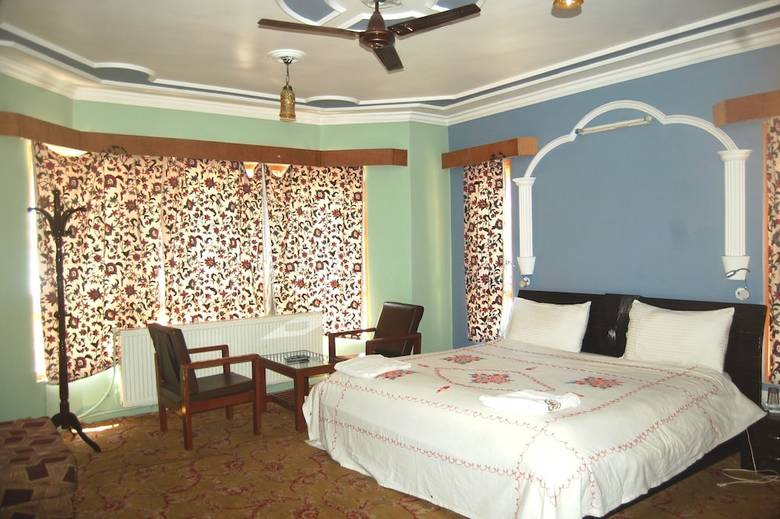 Hotel Paradise Inn