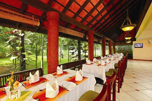 Hotel Emarald Resort