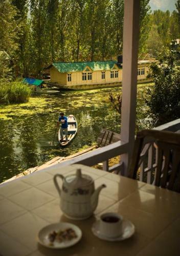 Hotel Chachoo Palace