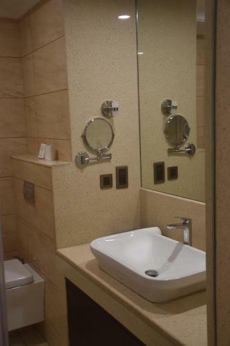 Hotel Dhroov