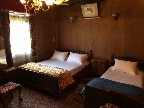 Houseboat Pride Of Kashmir