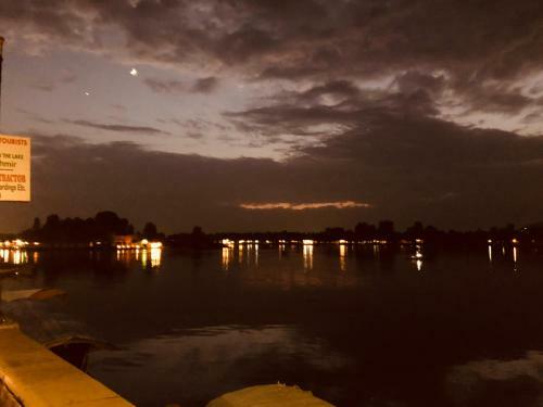 Houseboat Pride Of Kashmir