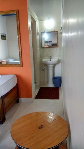 Hostal Rocky Guesthouse